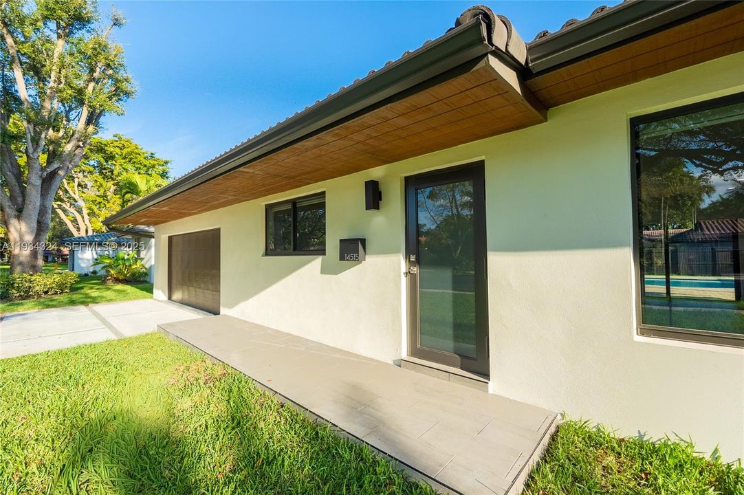 En Venta: $999,000 (3 camas, 2 baños, 1040 Pies cuadrados)