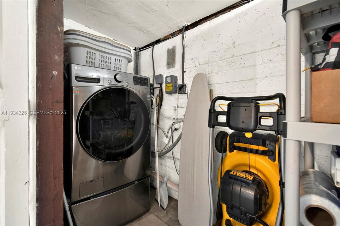 En Venta: $690,000 (3 camas, 2 baños, 1516 Pies cuadrados)