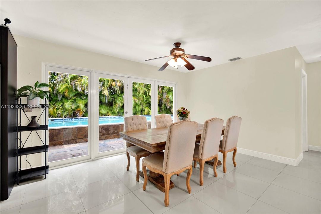 En Venta: $690,000 (3 camas, 2 baños, 1516 Pies cuadrados)