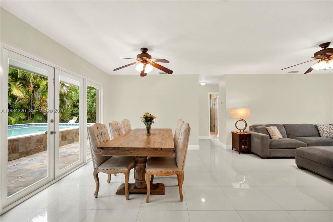 En Venta: $690,000 (3 camas, 2 baños, 1516 Pies cuadrados)