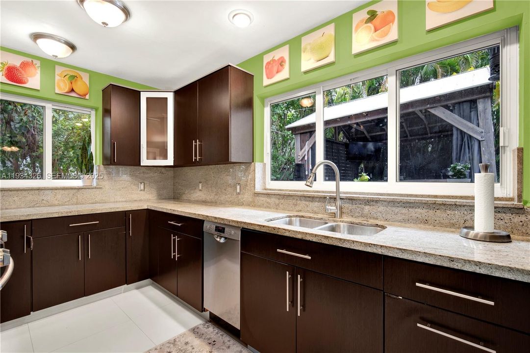 En Venta: $690,000 (3 camas, 2 baños, 1516 Pies cuadrados)