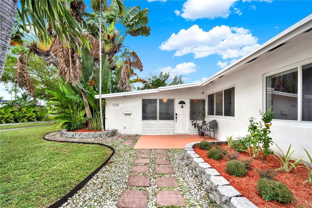 En Venta: $690,000 (3 camas, 2 baños, 1516 Pies cuadrados)