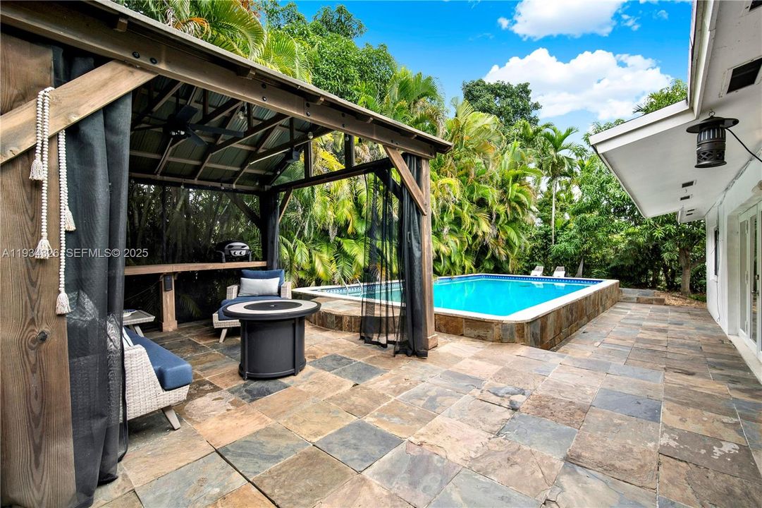 En Venta: $690,000 (3 camas, 2 baños, 1516 Pies cuadrados)