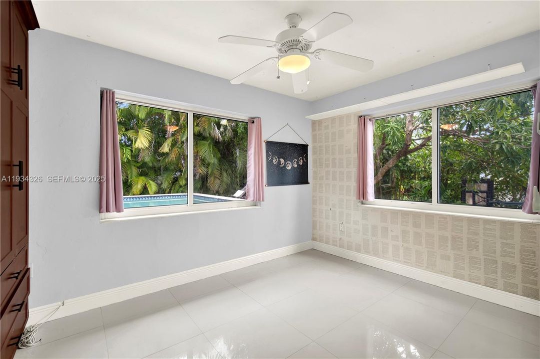 En Venta: $690,000 (3 camas, 2 baños, 1516 Pies cuadrados)