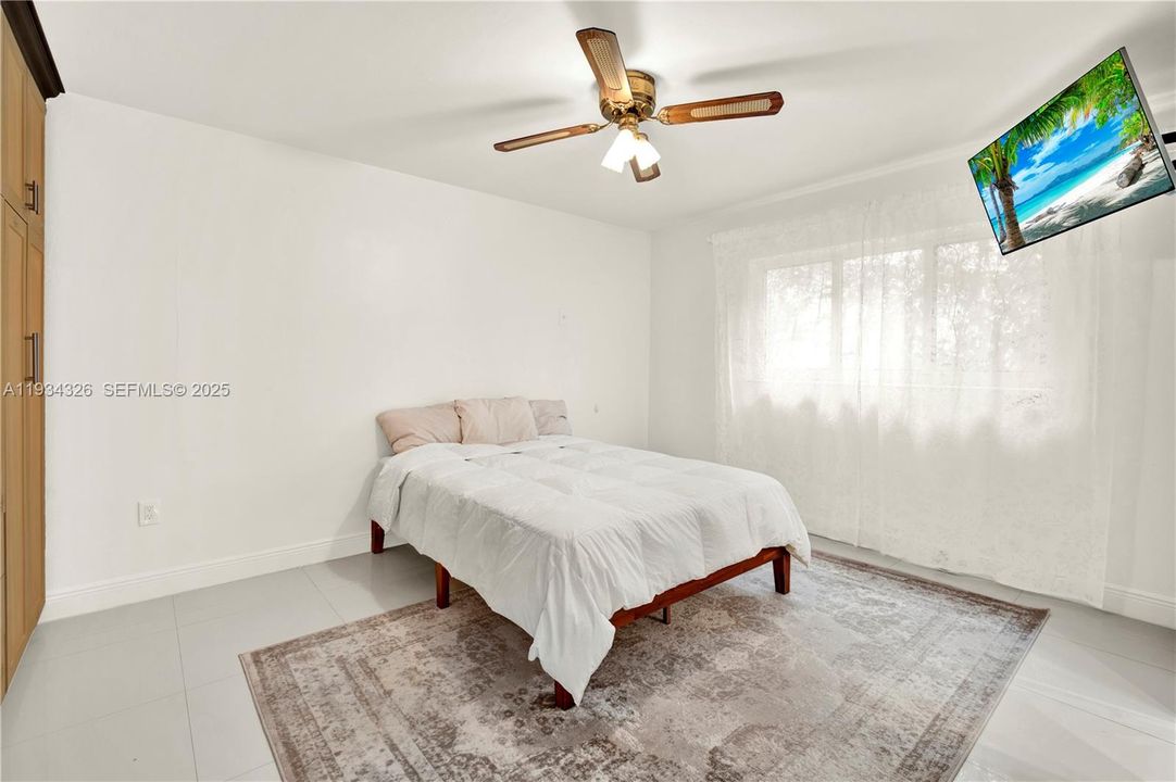 En Venta: $690,000 (3 camas, 2 baños, 1516 Pies cuadrados)