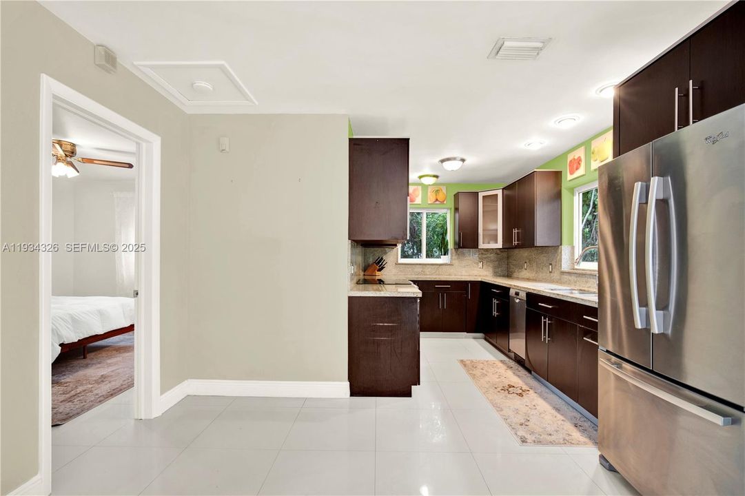 En Venta: $690,000 (3 camas, 2 baños, 1516 Pies cuadrados)