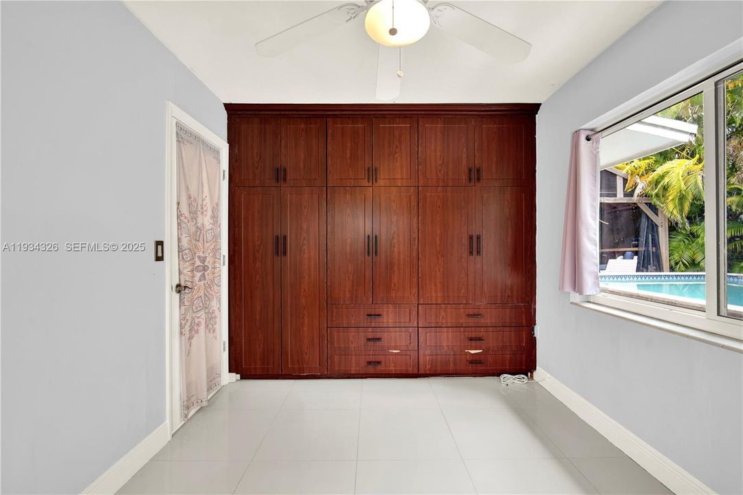 En Venta: $690,000 (3 camas, 2 baños, 1516 Pies cuadrados)