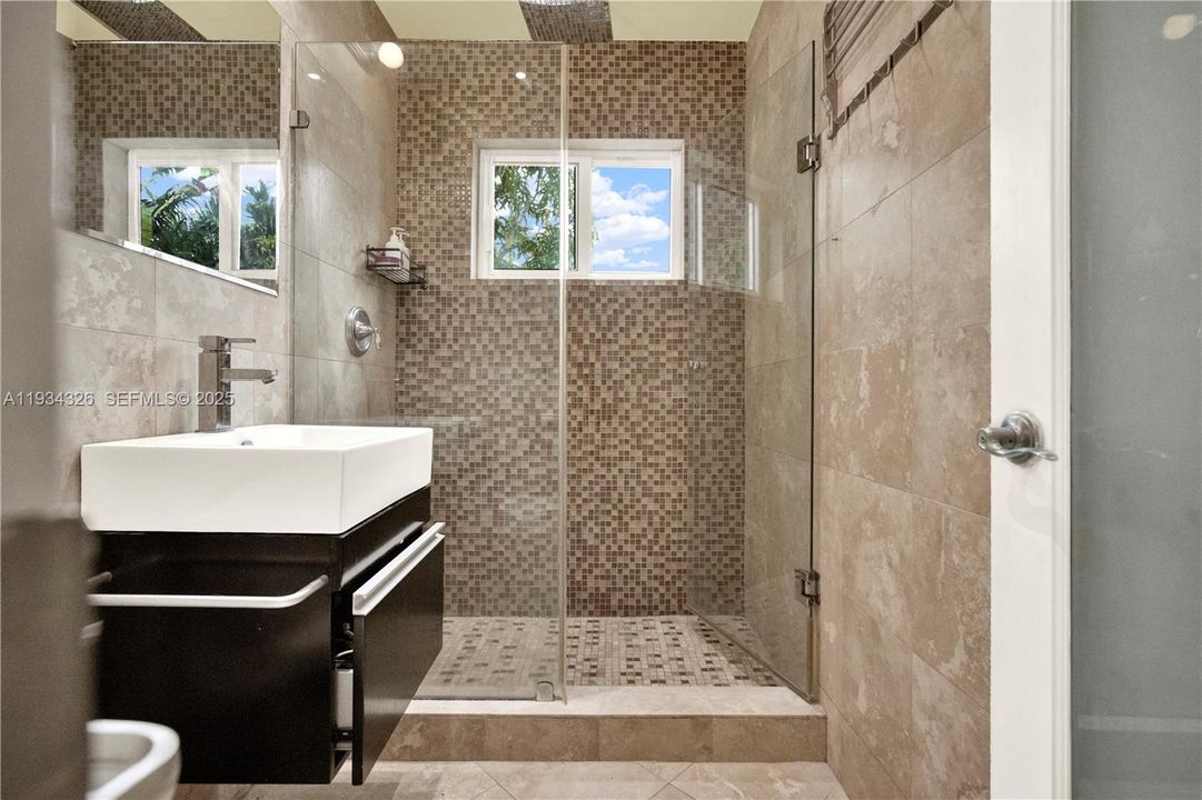 En Venta: $690,000 (3 camas, 2 baños, 1516 Pies cuadrados)