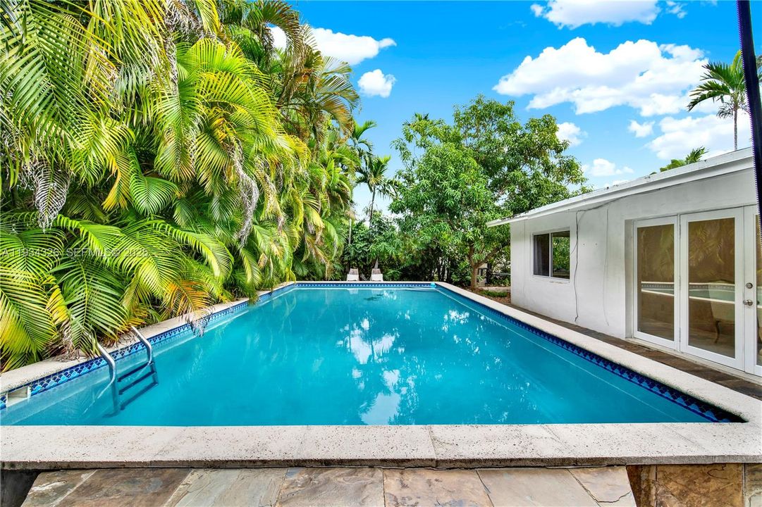 En Venta: $690,000 (3 camas, 2 baños, 1516 Pies cuadrados)