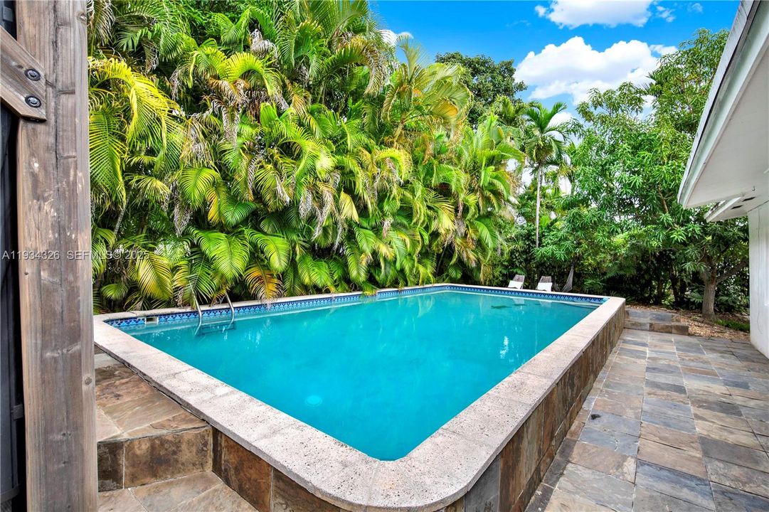 En Venta: $690,000 (3 camas, 2 baños, 1516 Pies cuadrados)