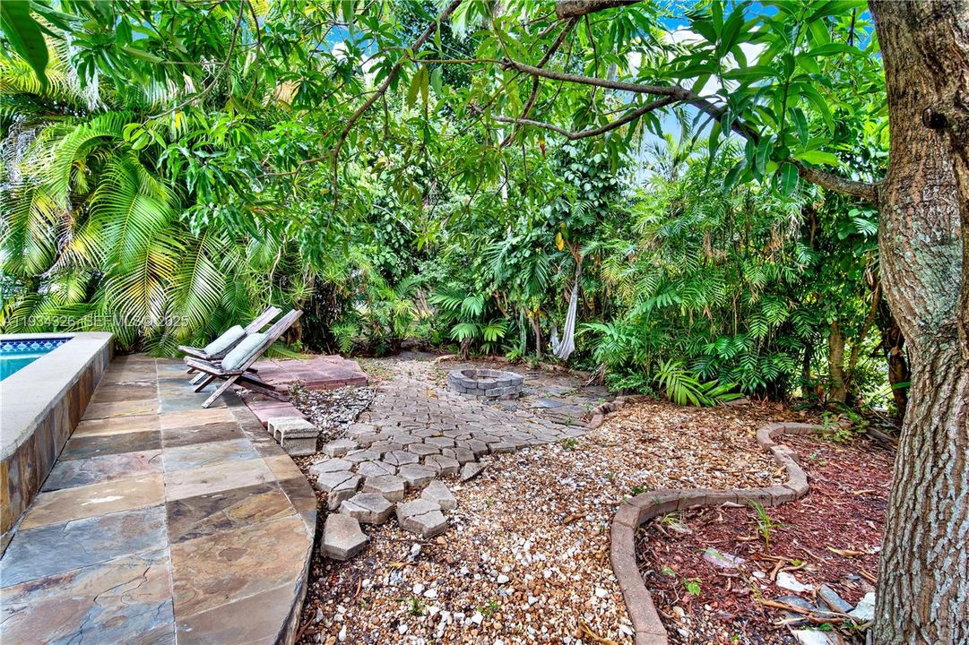 En Venta: $690,000 (3 camas, 2 baños, 1516 Pies cuadrados)