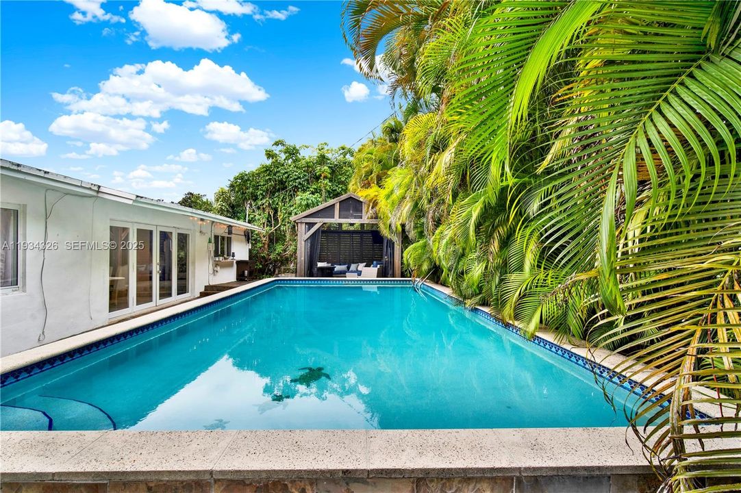 En Venta: $690,000 (3 camas, 2 baños, 1516 Pies cuadrados)