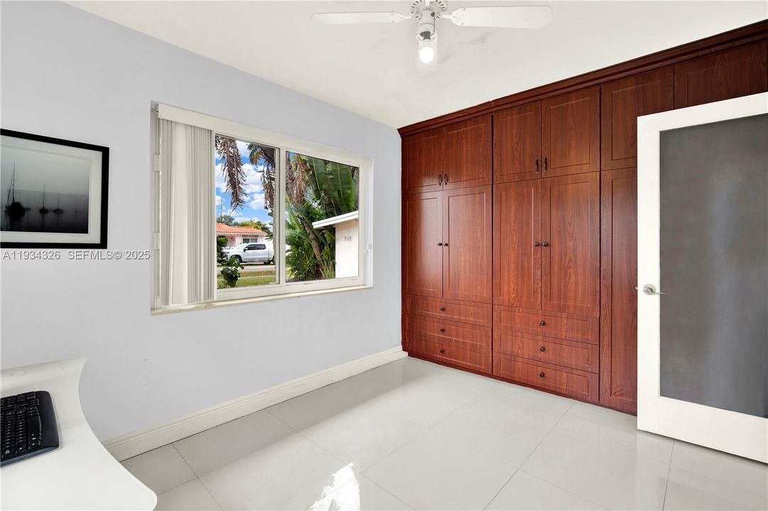 En Venta: $690,000 (3 camas, 2 baños, 1516 Pies cuadrados)