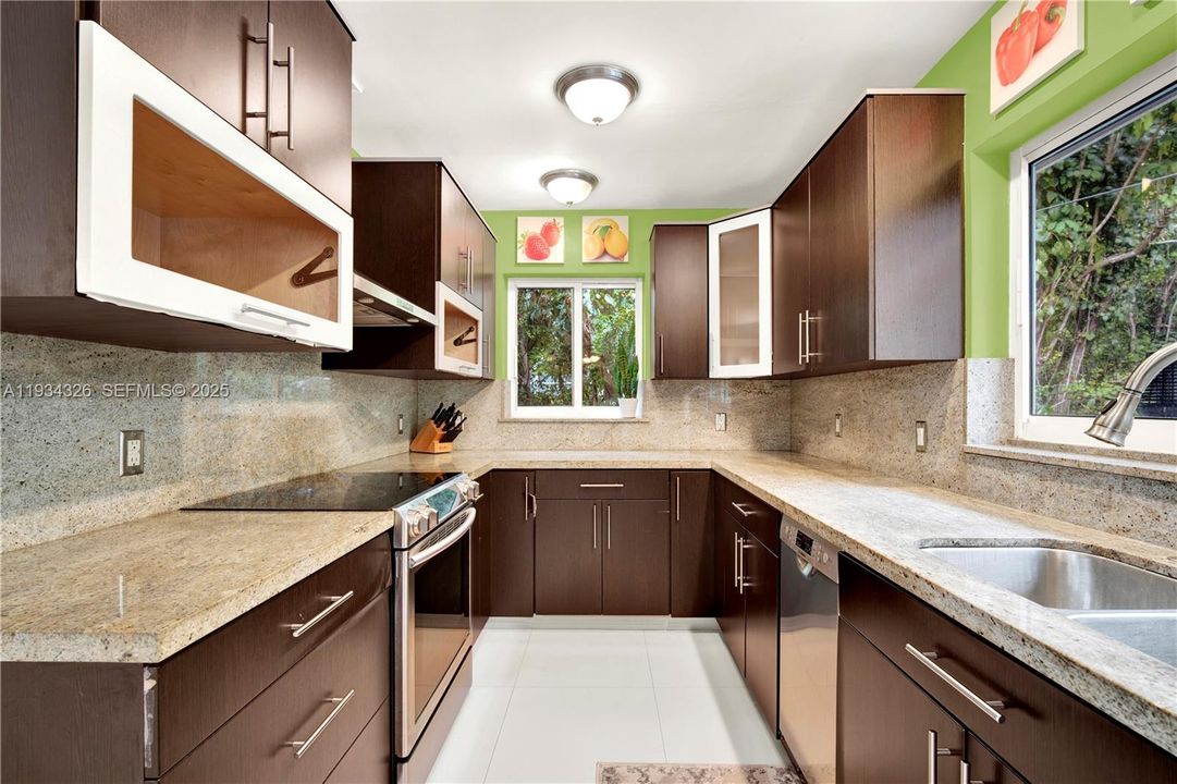 En Venta: $690,000 (3 camas, 2 baños, 1516 Pies cuadrados)