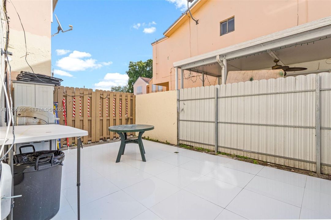 待售: $260,000 (2 贝兹, 1 浴室, 866 平方英尺)