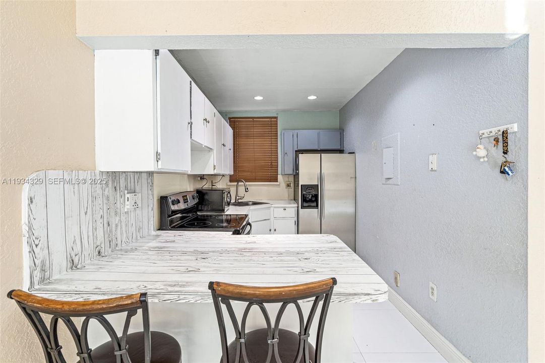 待售: $260,000 (2 贝兹, 1 浴室, 866 平方英尺)