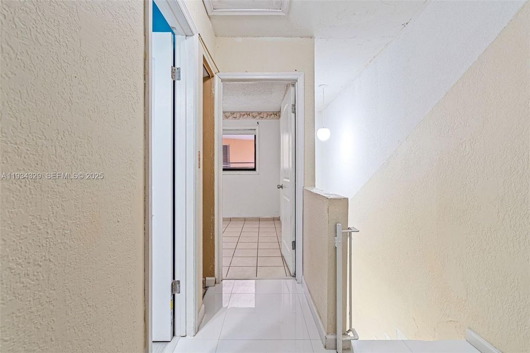 待售: $260,000 (2 贝兹, 1 浴室, 866 平方英尺)