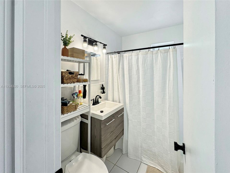 待售: $419,000 (2 贝兹, 1 浴室, 878 平方英尺)