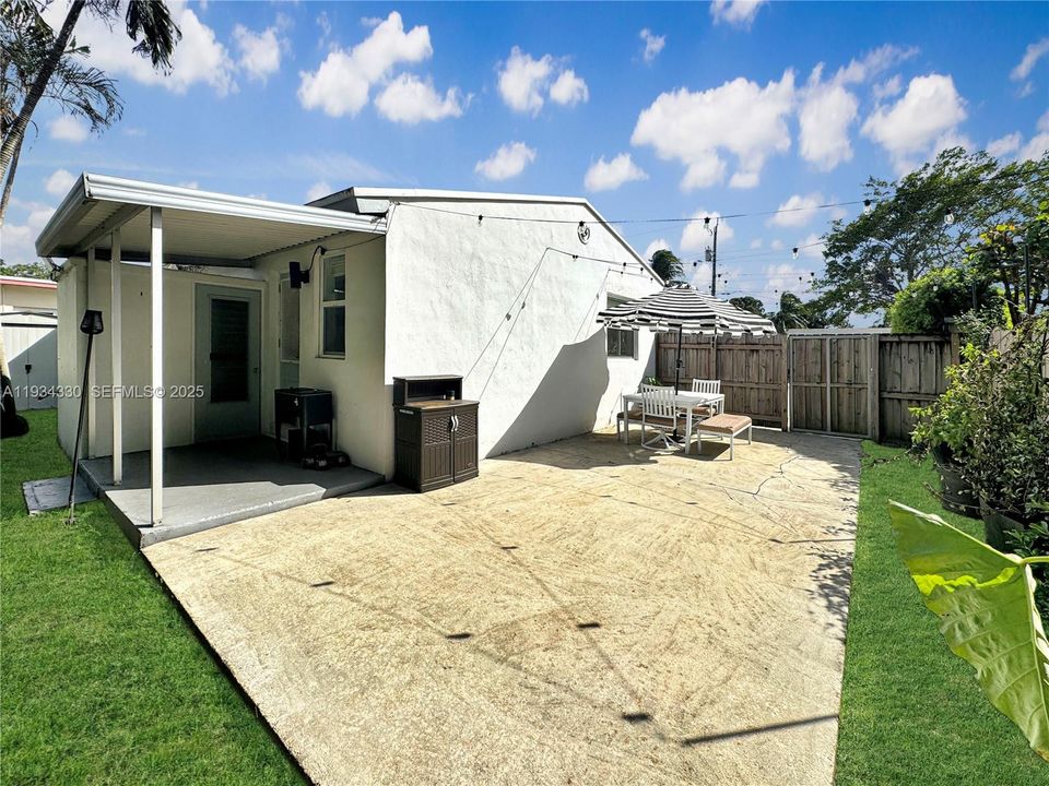 待售: $419,000 (2 贝兹, 1 浴室, 878 平方英尺)