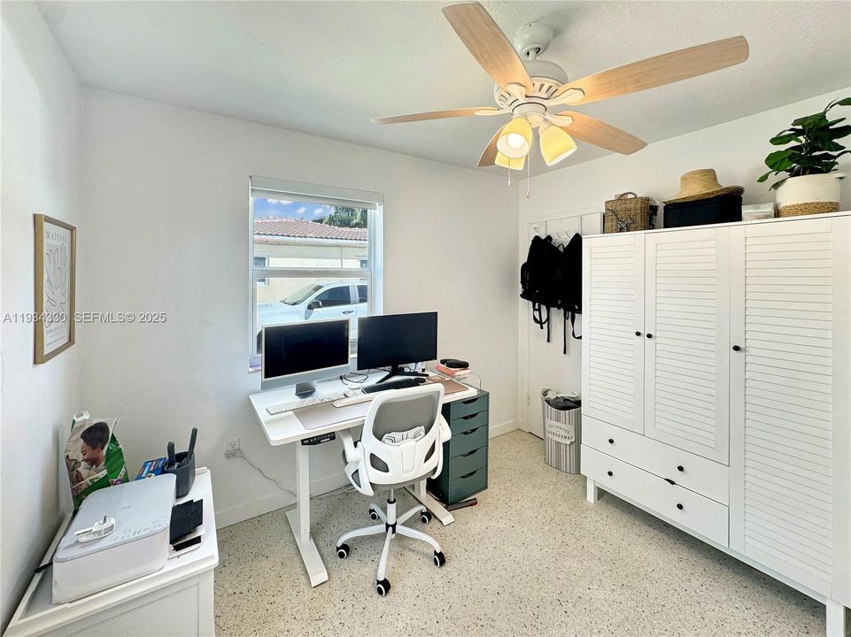 待售: $419,000 (2 贝兹, 1 浴室, 878 平方英尺)