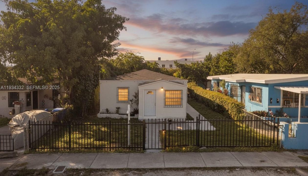 待售: $549,000 (0 贝兹, 0 浴室, 1500 平方英尺)