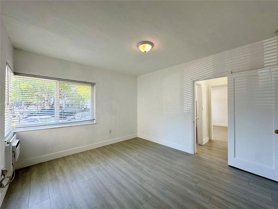 出租: $1,900 (1 贝兹, 1 浴室, 800 平方英尺)