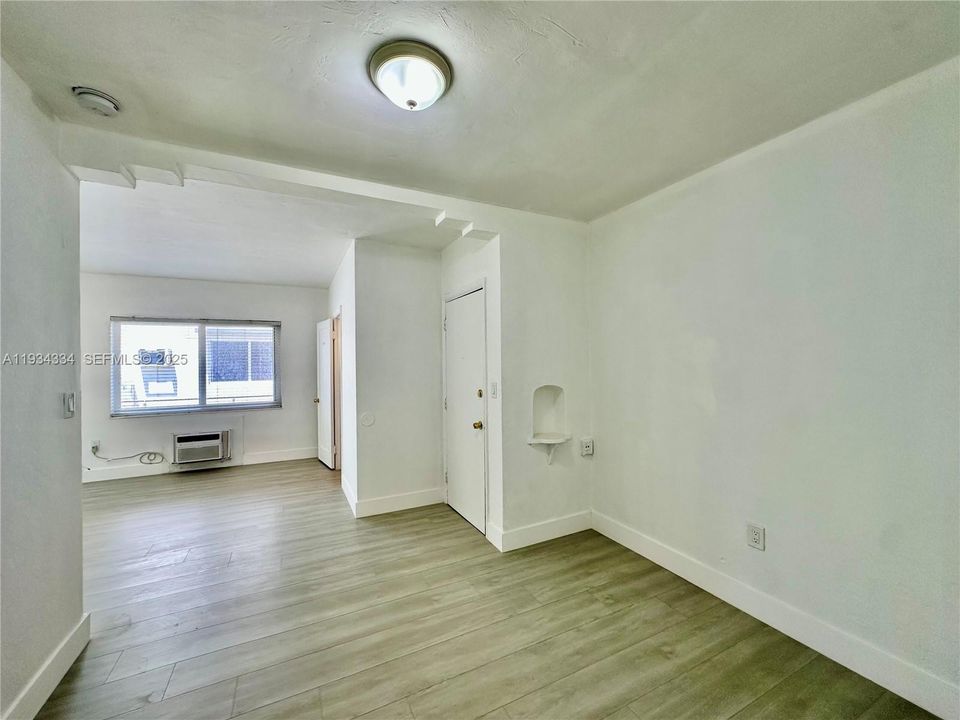 出租: $1,900 (1 贝兹, 1 浴室, 800 平方英尺)