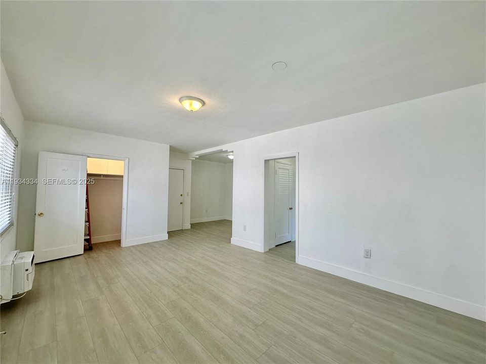 出租: $1,900 (1 贝兹, 1 浴室, 800 平方英尺)