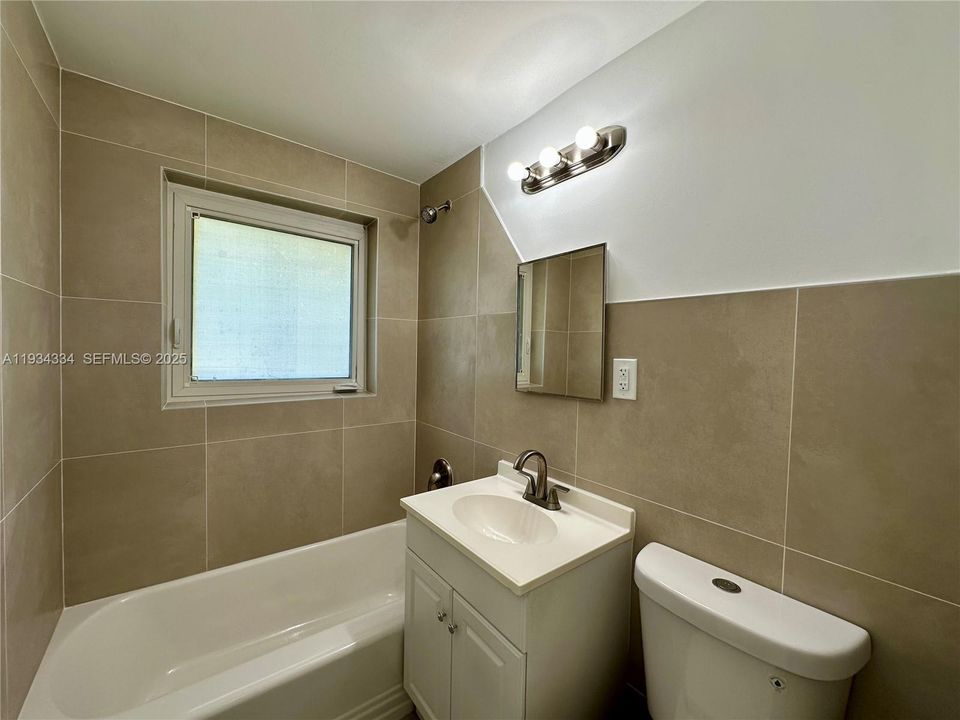 出租: $1,900 (1 贝兹, 1 浴室, 800 平方英尺)