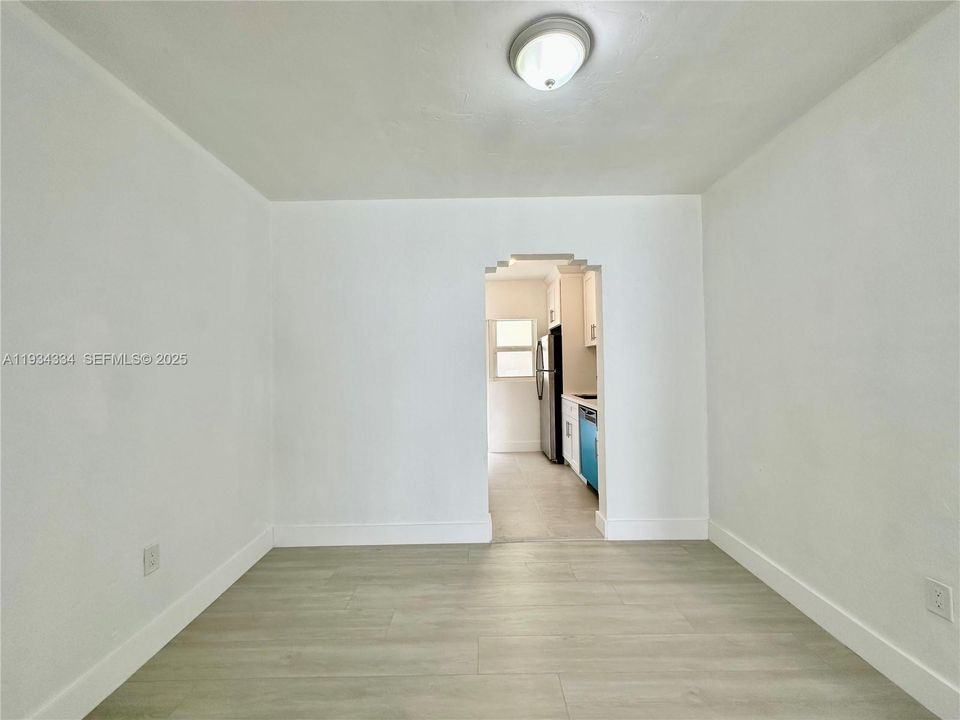 出租: $1,900 (1 贝兹, 1 浴室, 800 平方英尺)