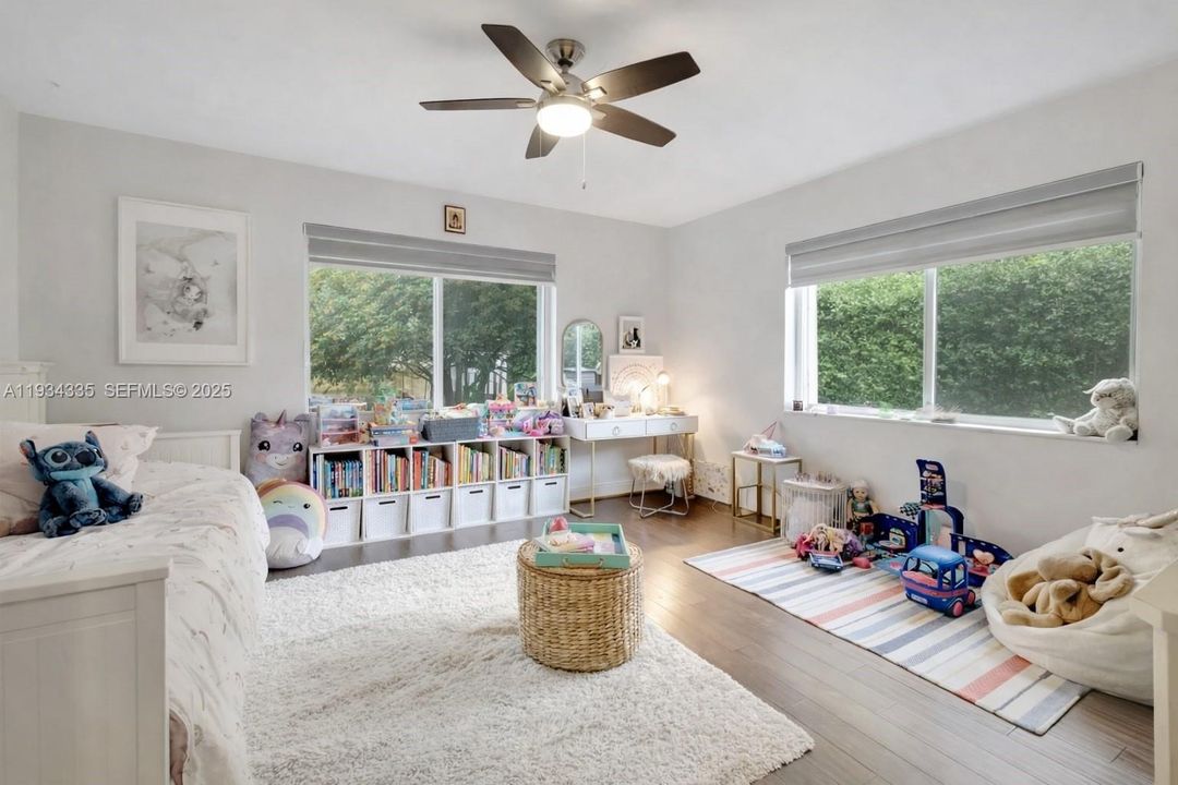 For Sale: $999,900 (3 beds, 3 baths, 1796 Square Feet)