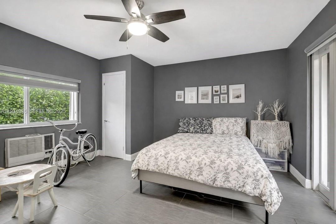 For Sale: $999,900 (3 beds, 3 baths, 1796 Square Feet)