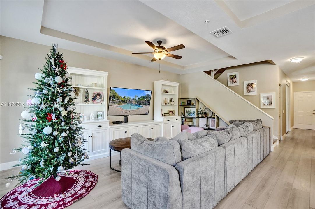 For Sale: $498,800 (4 beds, 3 baths, 1809 Square Feet)