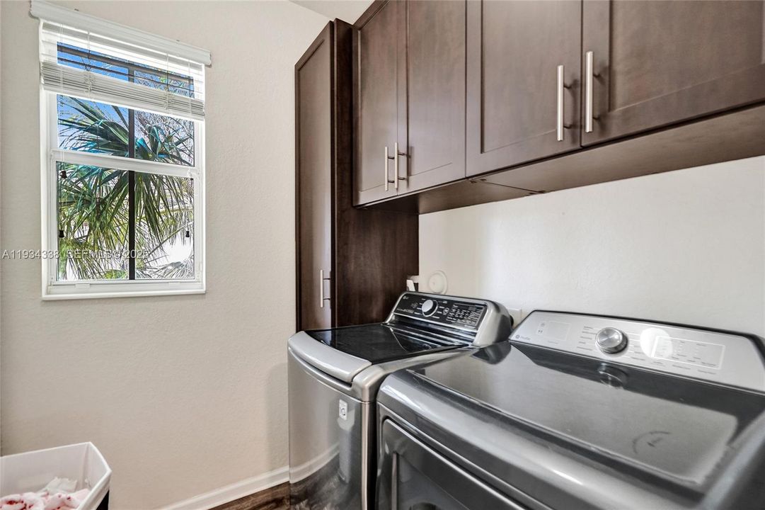 For Sale: $498,800 (4 beds, 3 baths, 1809 Square Feet)