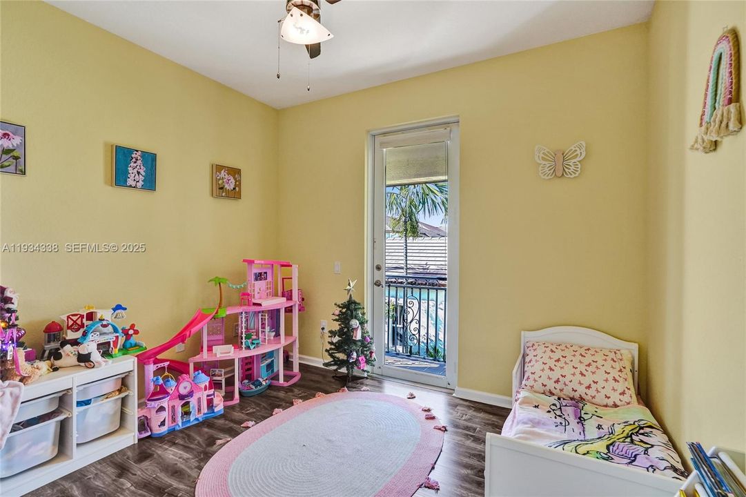 For Sale: $498,800 (4 beds, 3 baths, 1809 Square Feet)