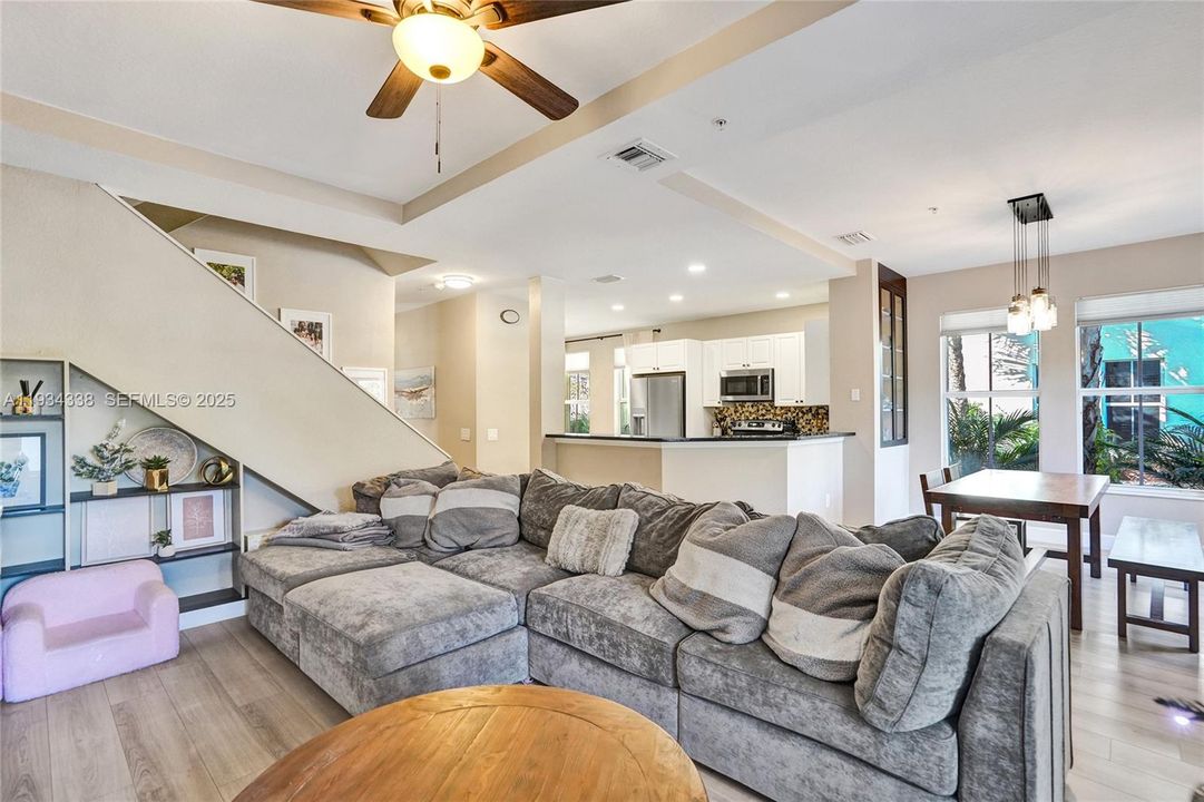 For Sale: $498,800 (4 beds, 3 baths, 1809 Square Feet)