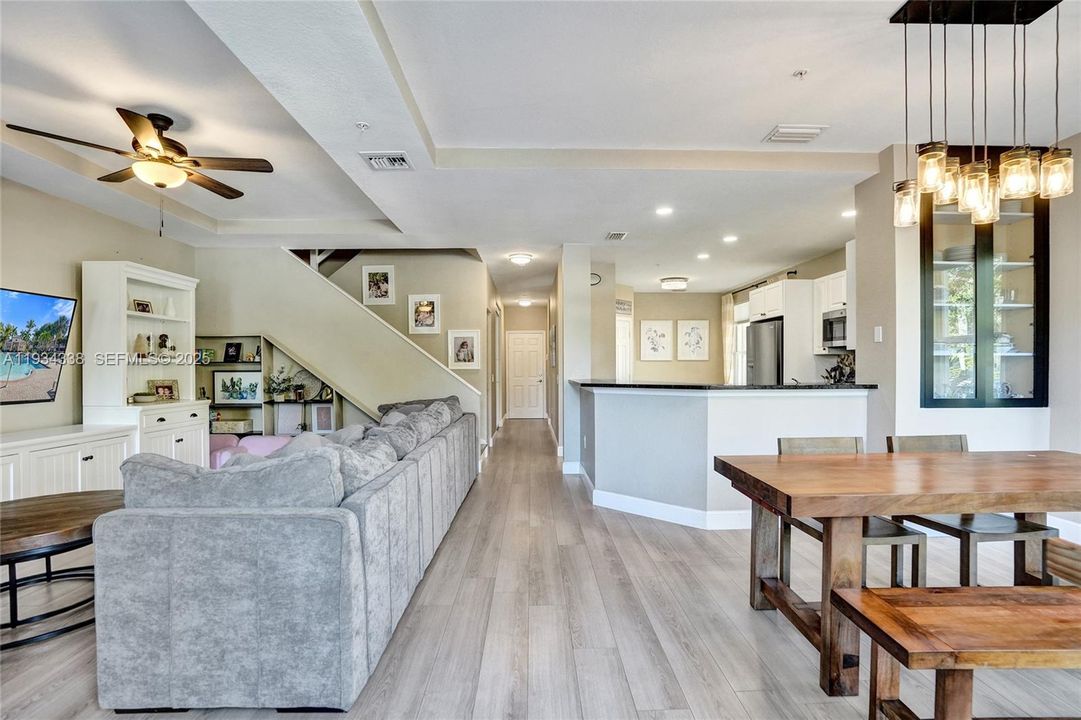 For Sale: $498,800 (4 beds, 3 baths, 1809 Square Feet)