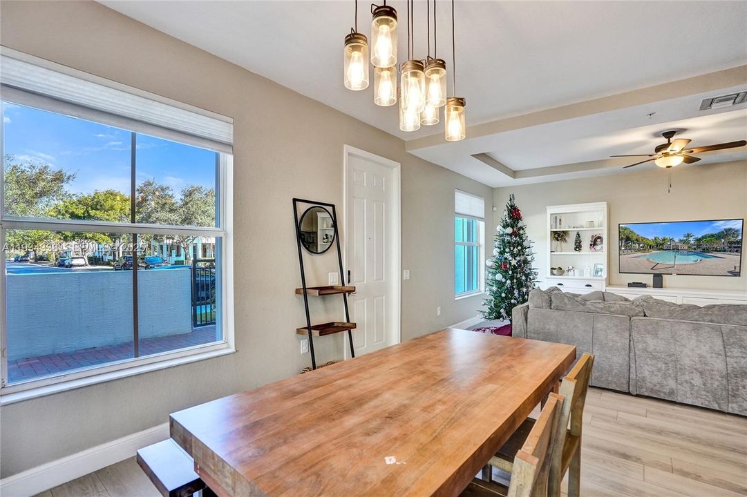 For Sale: $498,800 (4 beds, 3 baths, 1809 Square Feet)