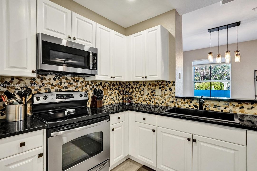 For Sale: $498,800 (4 beds, 3 baths, 1809 Square Feet)