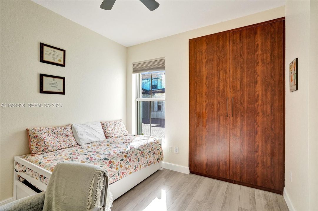 For Sale: $498,800 (4 beds, 3 baths, 1809 Square Feet)