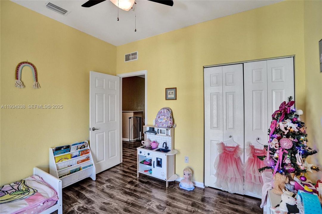 For Sale: $498,800 (4 beds, 3 baths, 1809 Square Feet)