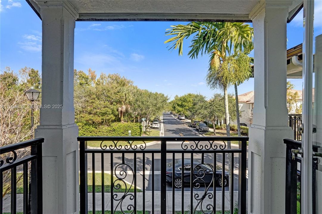 For Sale: $498,800 (4 beds, 3 baths, 1809 Square Feet)