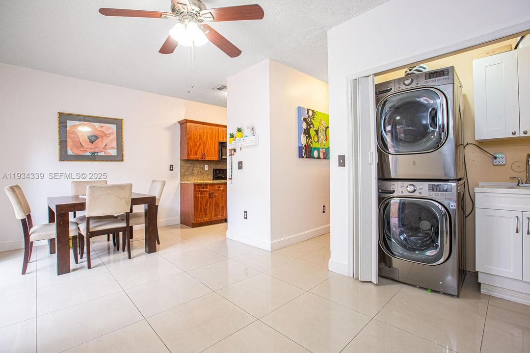 En Renta: $3,099 (3 camas, 2 baños, 1258 Pies cuadrados)