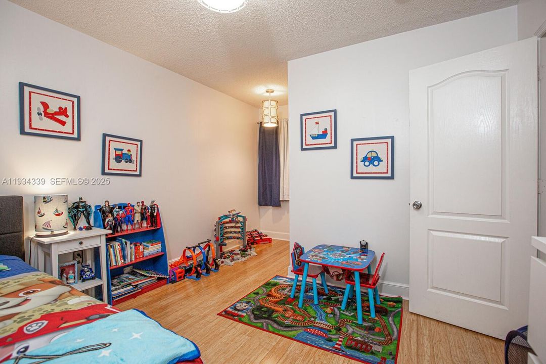 En Renta: $3,099 (3 camas, 2 baños, 1258 Pies cuadrados)