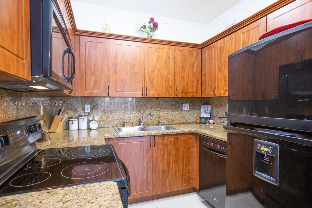 En Renta: $3,099 (3 camas, 2 baños, 1258 Pies cuadrados)