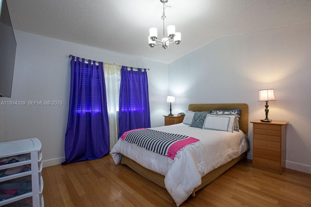 En Renta: $3,099 (3 camas, 2 baños, 1258 Pies cuadrados)