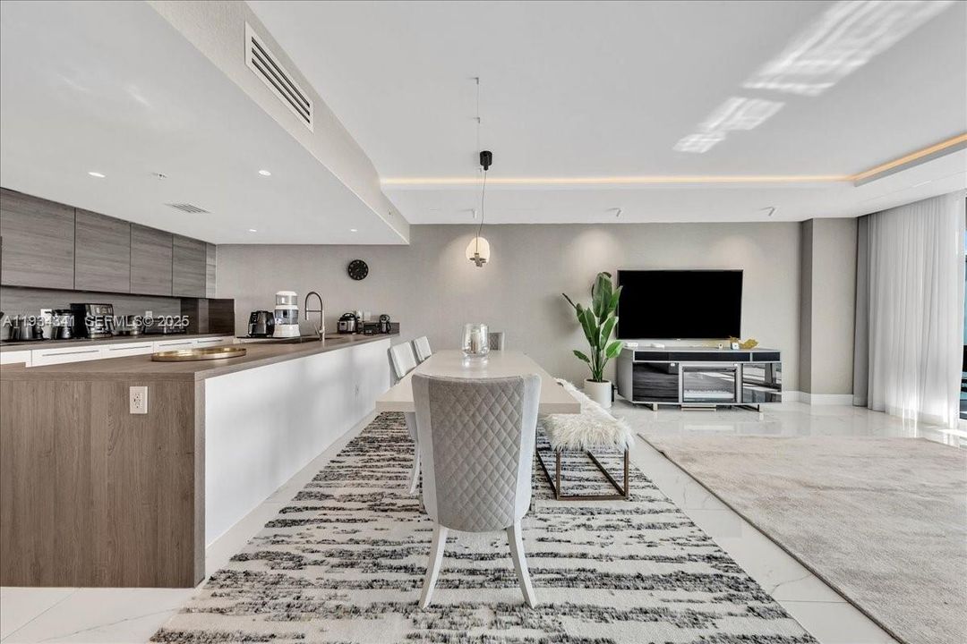 For Sale: $1,150,000 (3 beds, 2 baths, 1705 Square Feet)