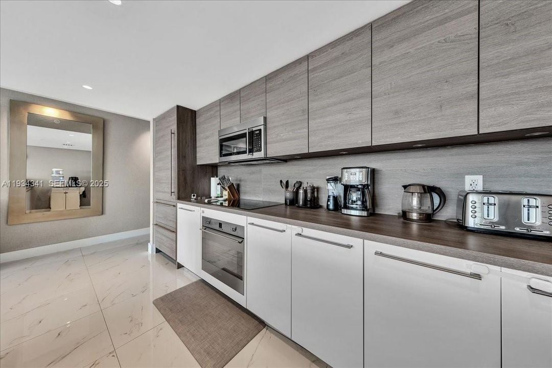 For Sale: $1,150,000 (3 beds, 2 baths, 1705 Square Feet)