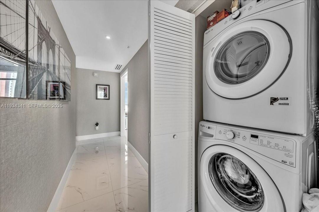 For Sale: $1,150,000 (3 beds, 2 baths, 1705 Square Feet)