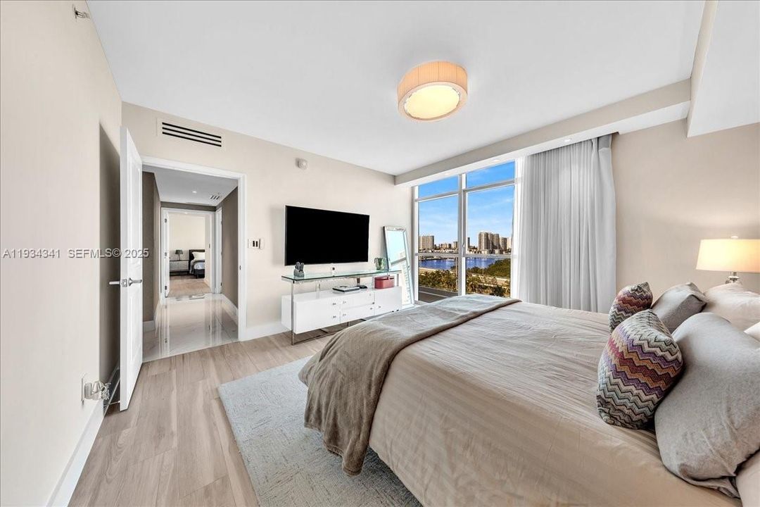 For Sale: $1,150,000 (3 beds, 2 baths, 1705 Square Feet)